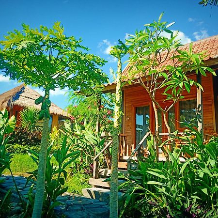 Umah Kayu 2-Menjangan Homestay Banyuwedang Exterior foto