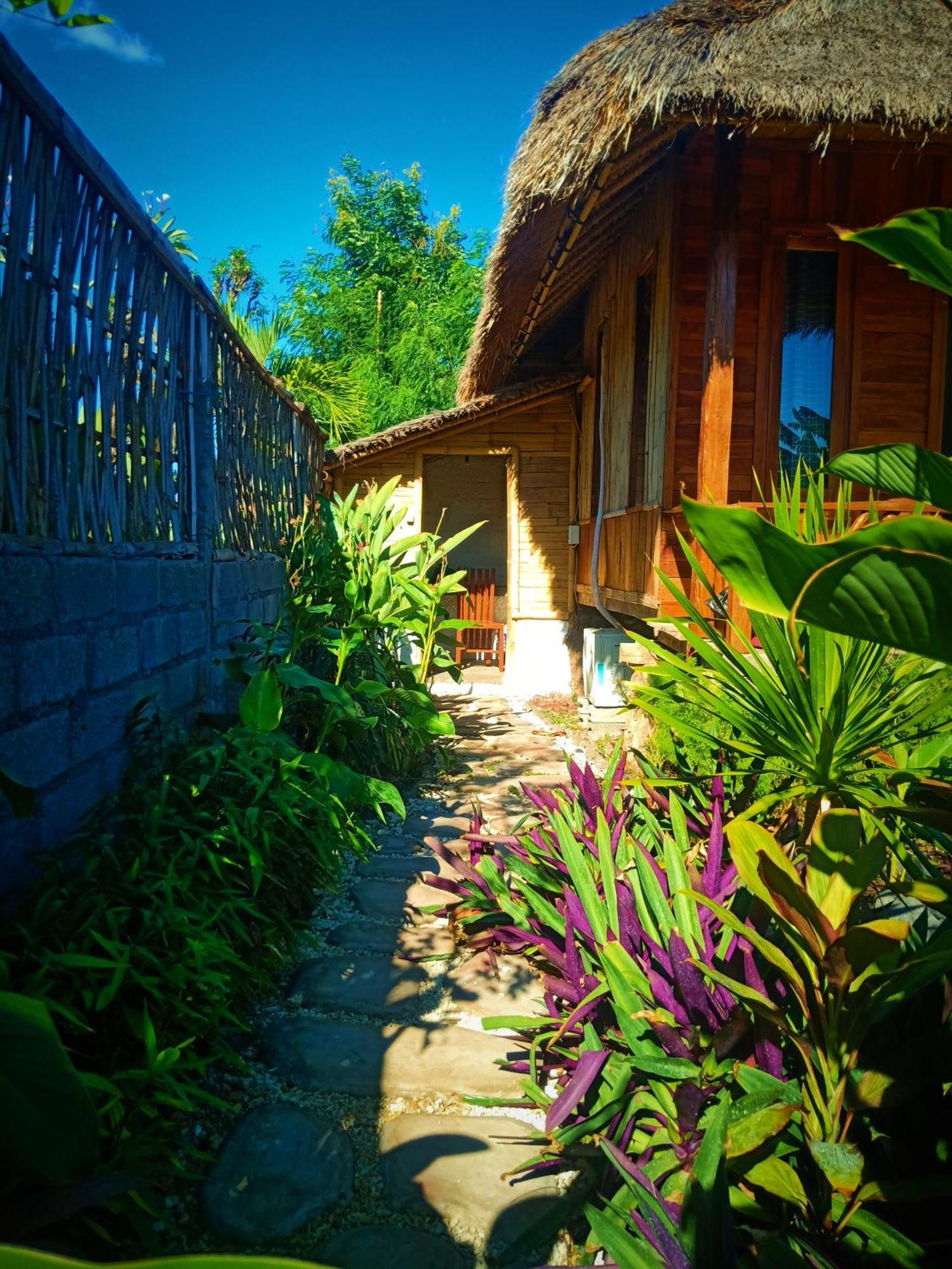 Umah Kayu 2-Menjangan Homestay Banyuwedang Exterior foto